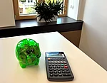 Sparschwein und Taschenrechner