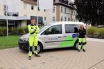 Mitarbeiter*innen der Netze ODR GmbH mit Firmenauto