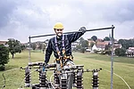 Mitarbeiter auf Strommasten